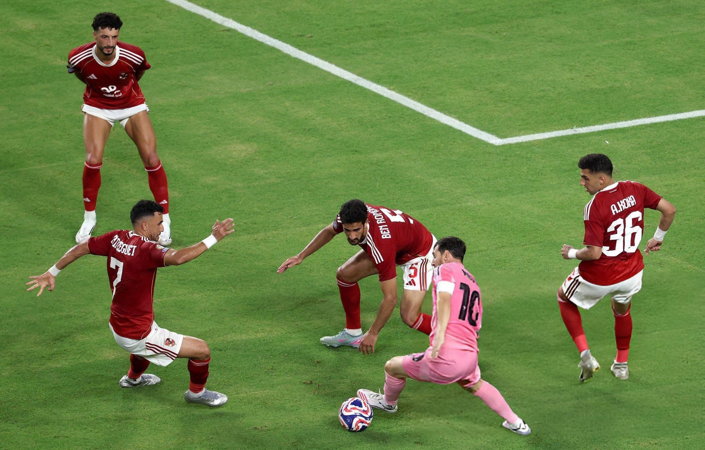 拜仁慕尼黑训练开放日，今晚绝杀压哨引欢呼，英超在即，纪律约束更严格 