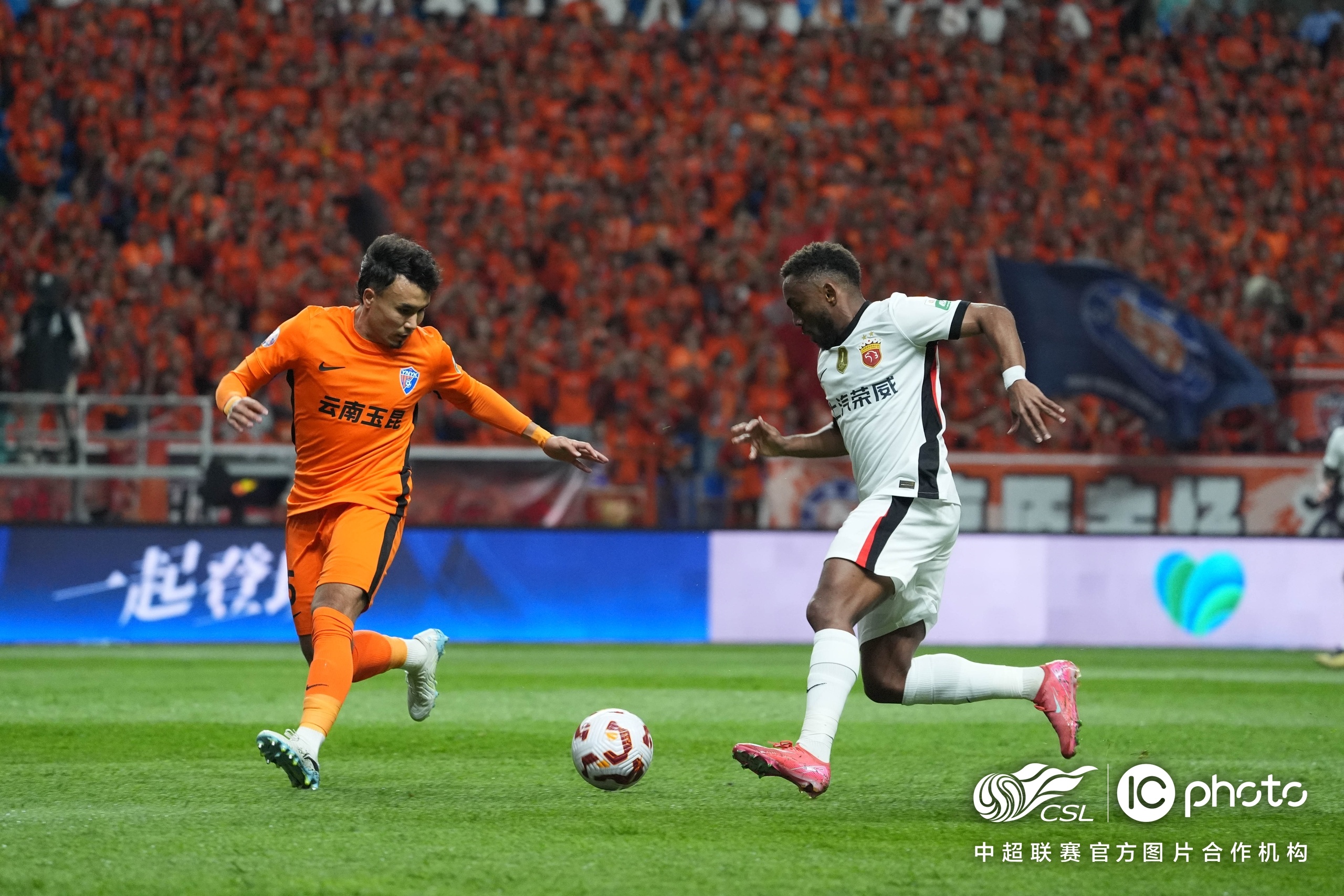 赛地聚焦——社区盾赛前热度飙升,皇家社会外线爆发,气氛紧张,年轻球员得到机会的简单介绍 赛地聚焦——社区盾赛前热度飙升,皇家社会外线爆发,气氛紧张,年轻球员得到机会的简单介绍