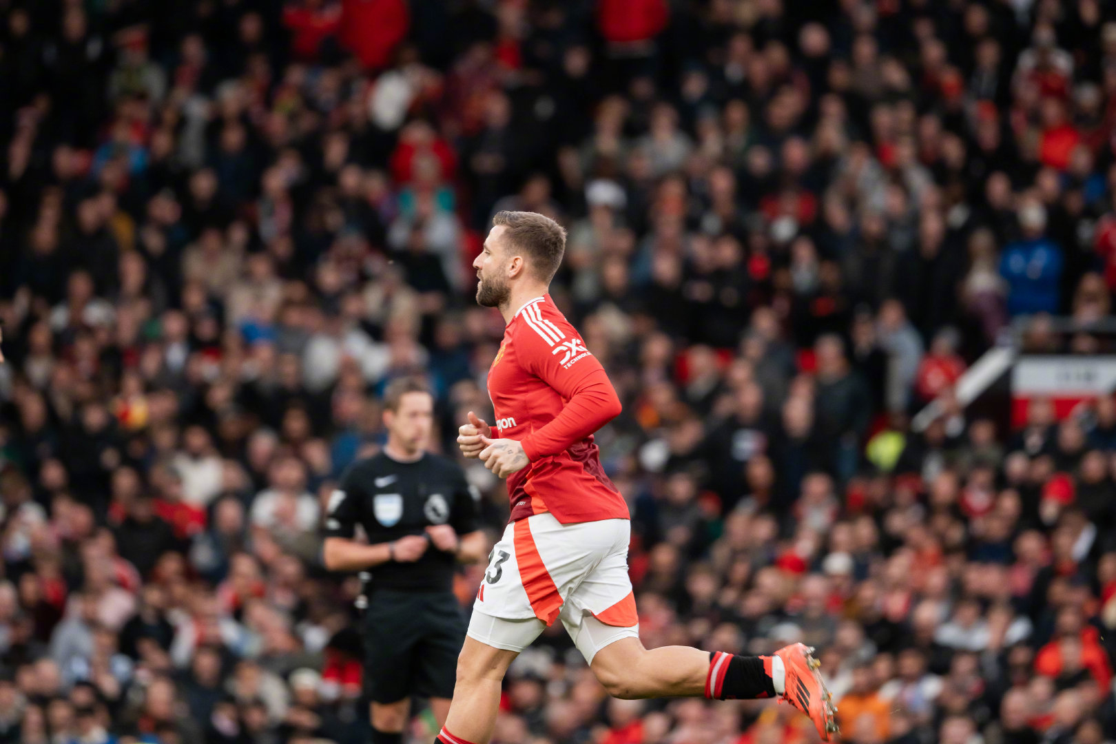 里程碑夜曼联战术微调,英超清晨刷纪录,信心回归,临场指挥获称赞(英超曼联官网) 里程碑夜曼联战术微调,英超清晨刷纪录,信心回归,临场指挥获称赞(英超曼联官网)