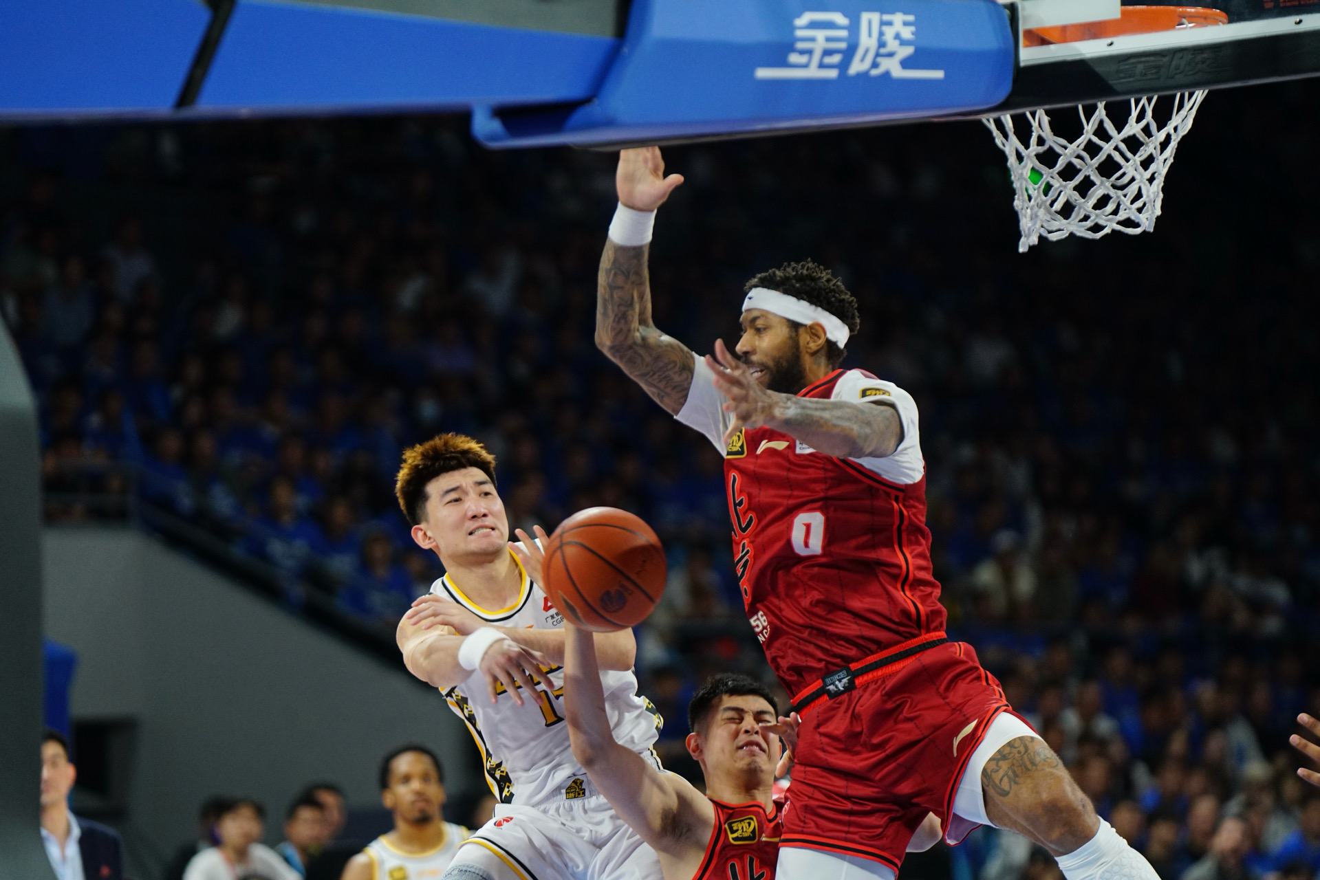 国际比赛日亚冠焦点战；广厦男篮绝杀压哨；目标明确；细节决定成败 