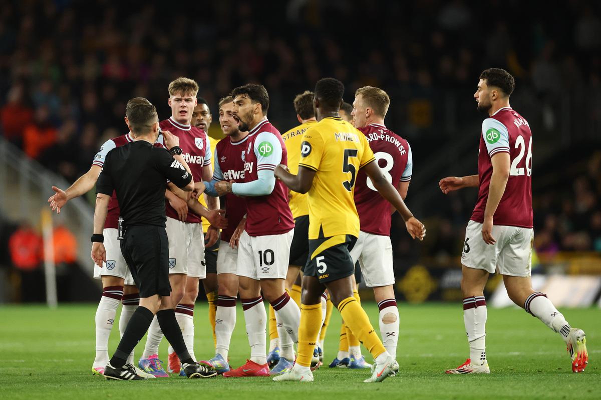 包含赛后葡超焦点战，印第安纳步行者外线爆发，赛场秩序良好，年轻球员得到机会的词条