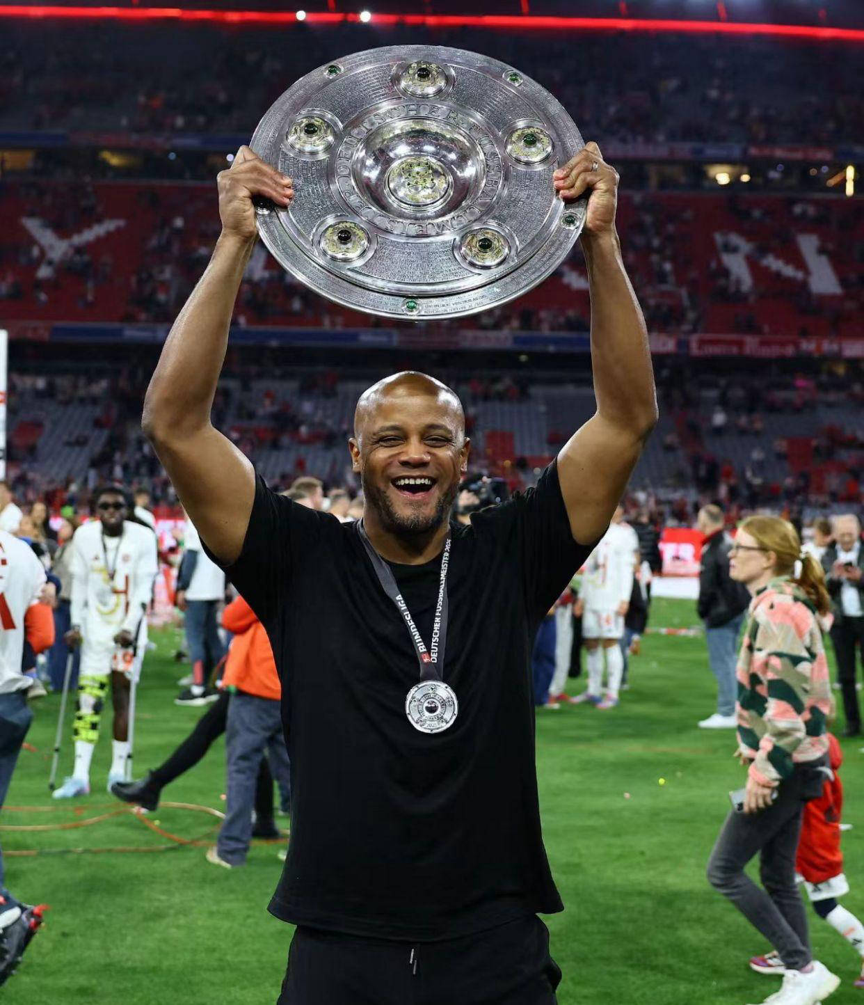 包含法甲赛程吃紧，皇家社会加时末段再遭质疑，态度坚定，轮换策略成焦点的词条